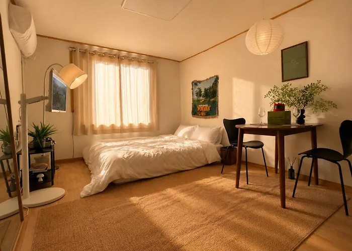 Sinjeong 3-min 2br Hongdae Yeouido Gocheok Stadium