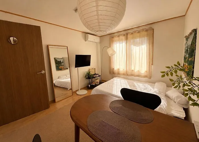 Sinjeong 3-min 2br Hongdae Yeouido Gocheok Stadium *