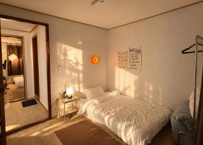 Sinjeong 3-min 2br Hongdae Yeouido Gocheok Stadium *